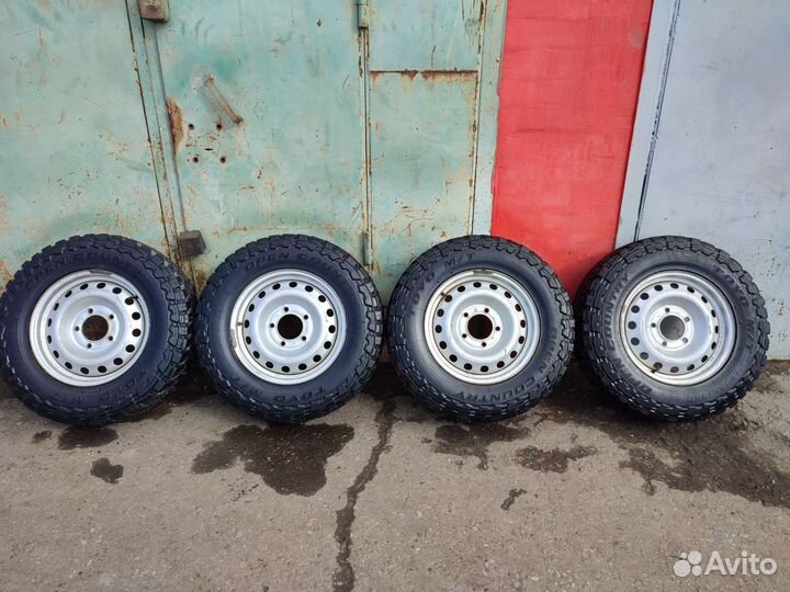 R16 Toyo Open Country MT Нива
