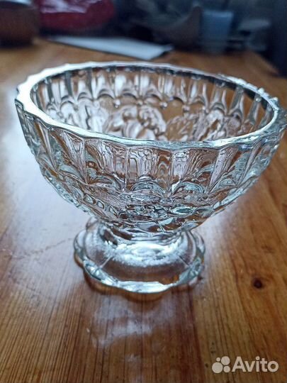 Конфетница стеклянная