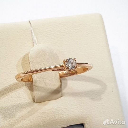 Золотое кольцо с камнем 18р