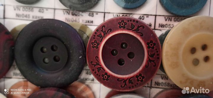 Пуговицы 12шт,большие,разные по цвету