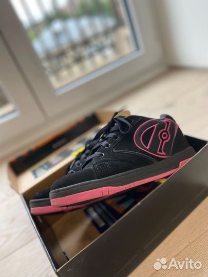 Кроссовки на роликах heelys