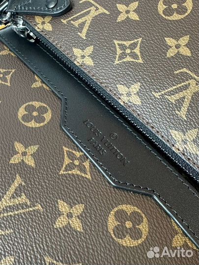 Сумка-мессенджер Louis Vuitton