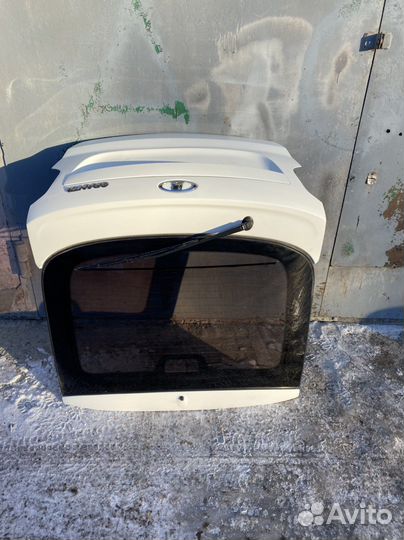 Крышка богажника granta лифтбэк