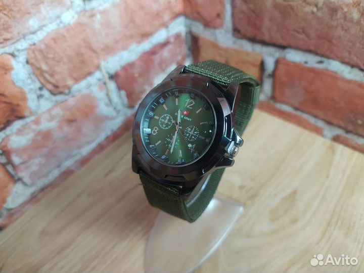 Часы наручные Swiss Army с ремешком из ткани