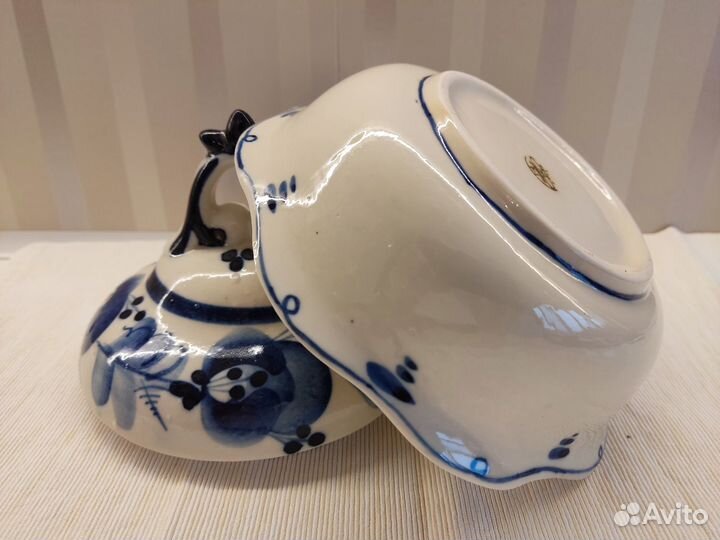 Вазочка с крышкой, масленка Гжель