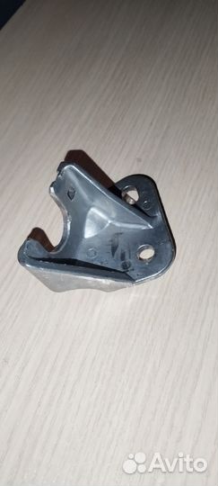 Кронштейн крепления троса кпп Рено arkana kaptur