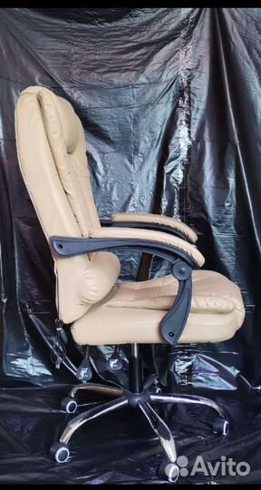Новoe с мaссaжёpoм компьютерное кресло