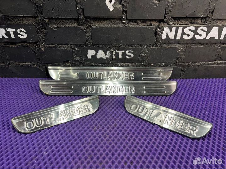 Накладка на порог Mitsubishi Outlander