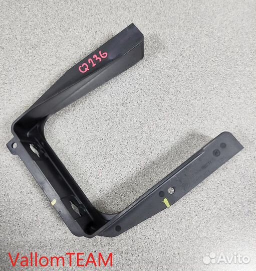 Лот Q236 Кронштейн Audi Q7