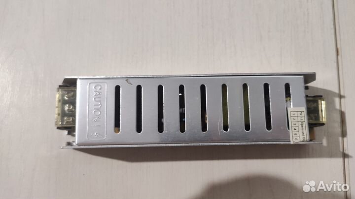 Блок питания для светодиодной ленты 60Вт 12В. 5А