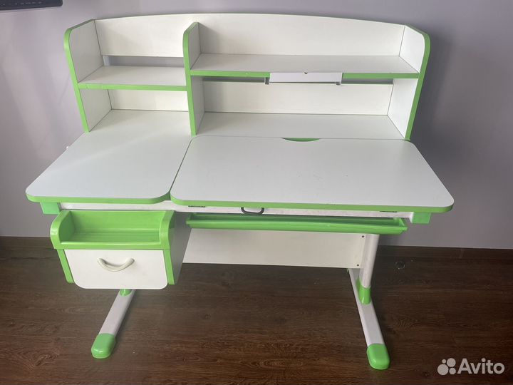 Письменный стол-школьная парта