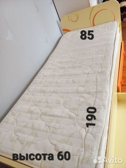 Кровать односпальная с матрасом, с ящиками, б/у