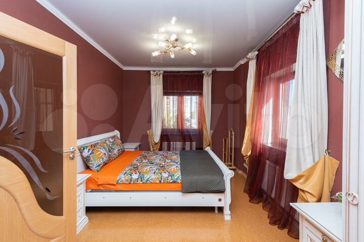 3-к. квартира, 100 м², 4/14 эт.