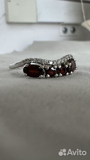 Кольцо женское с гранатом