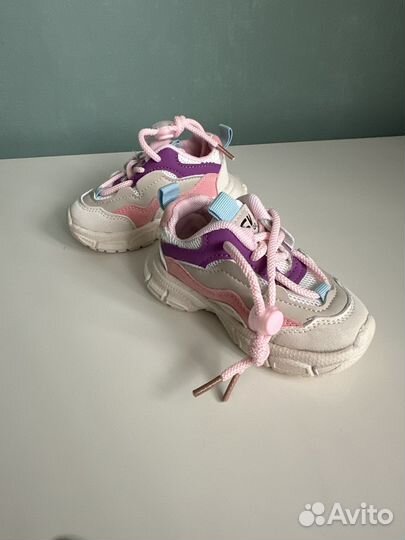 Кроссовки для девочки