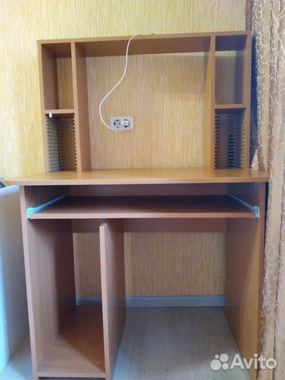 Продаю небольшой компьютерный стол