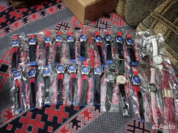 200+Новых Наручных кварцевых часов одним лотом