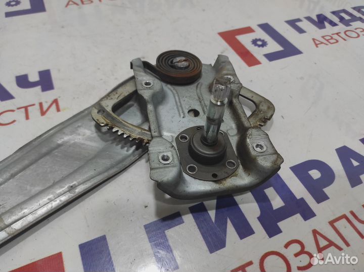 Стеклоподъемник механ. задний левый Toyota Corolla (E180) 69840-02520