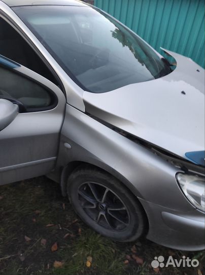 Peugeot 307 2.0 МТ, 2004, битый, 311 111 км