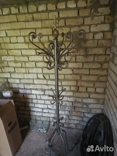 Кованая вешалка