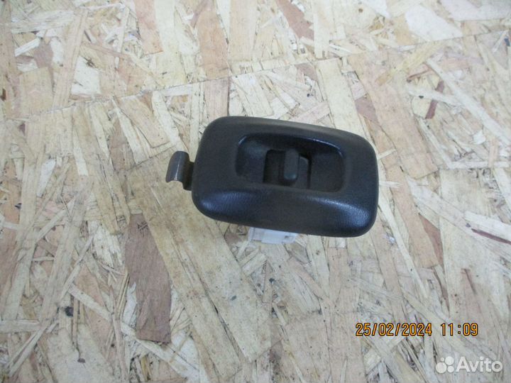 Кнопка стеклоподъемника задняя левая Ниссан NP300