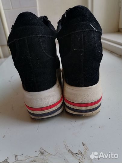 Кроссовки женские