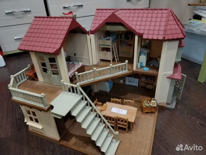 Sylvanian families домик с мебелью, на дереве