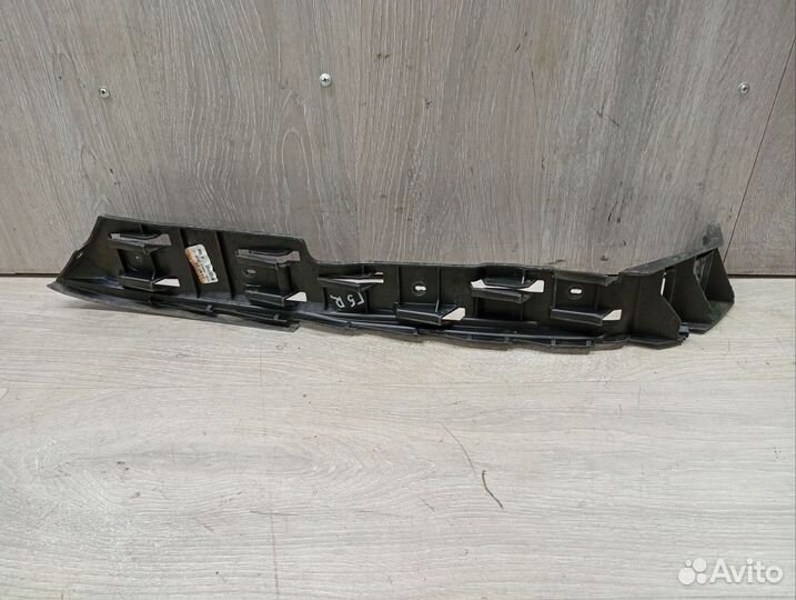 Крепление бампера заднее правое Volkswagen Golf 5