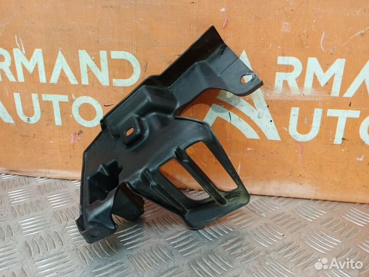 Кронштейн решетки радиатора верхний передний