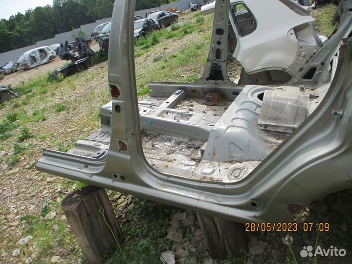 Порог со стойкой Рено Логан 2012