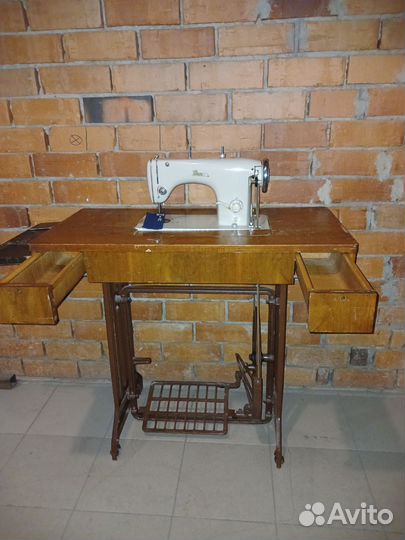 Швейная машина Минерва