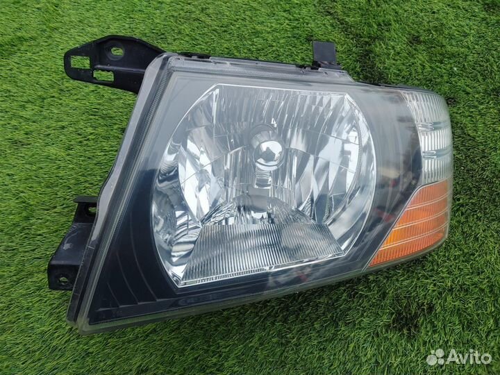 Фара левая Mitsubishi Pajero V75W 6G74 2002