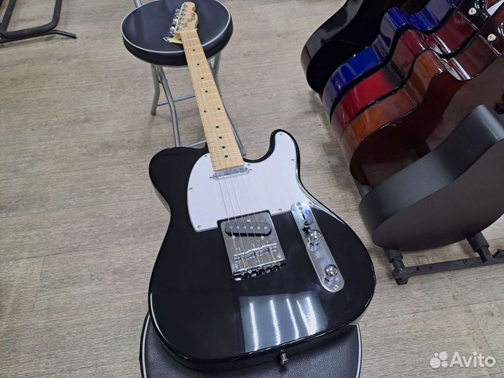 Электрогитара чёрная телекастер