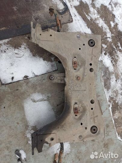 Передний подрамник Renault Megan 2