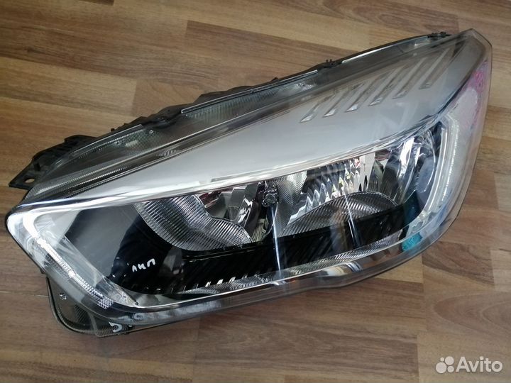Фара левая Ford Kuga 2016
