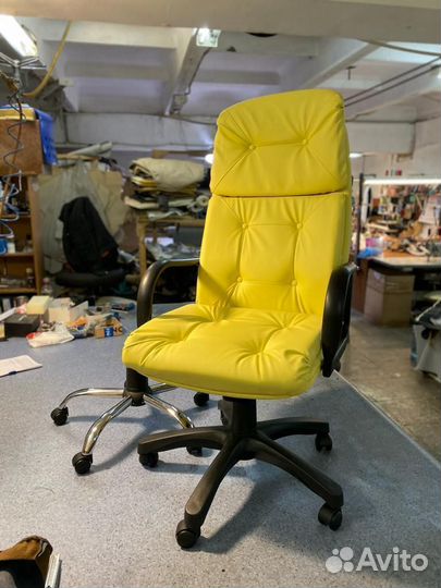 Офисное кресло