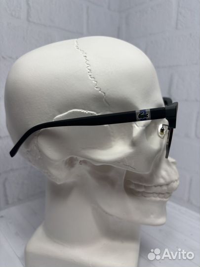 Солнцезащитные очки lacoste