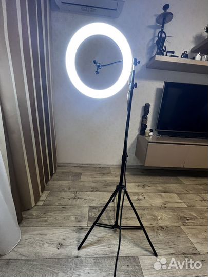 Кольцевая лампа со штативом