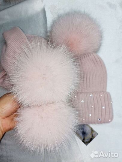 Шапка и шарф с натуральными помпонами