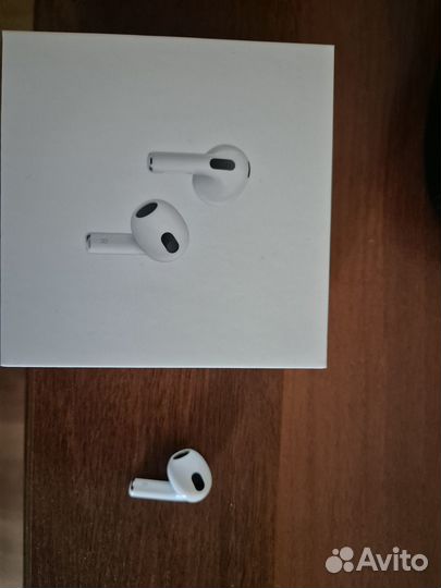 AirPods 3. Правый наушник