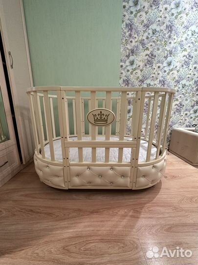 Детская кровать с маятником круглая