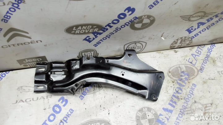 Кронштейн центральной консоли Audi A6 C5 1997-2004