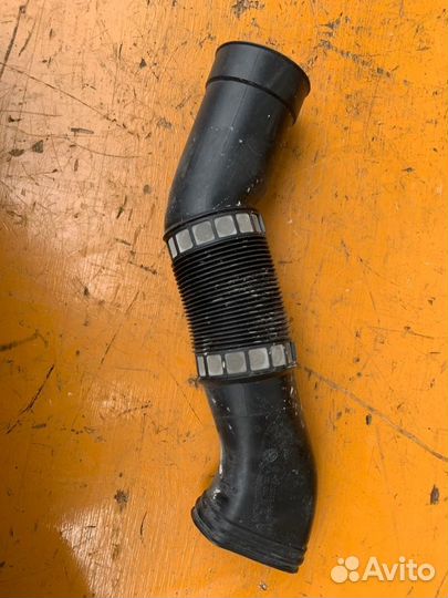 Патрубок воздушного фильтра Mersedes Benz W211