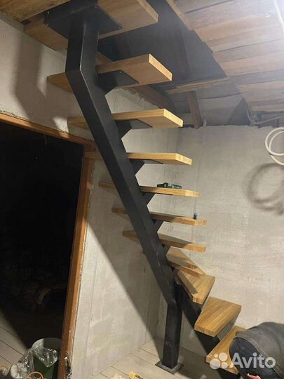 Лестница на металлокаркасе в дом