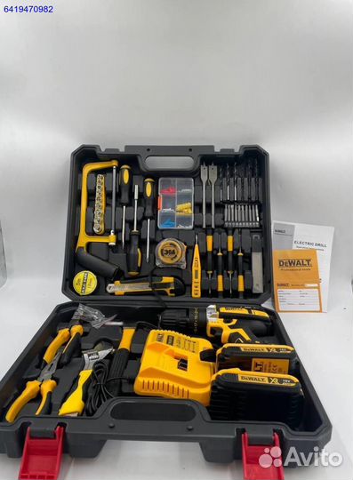 Шуруповерт DeWalt с набором инструментов