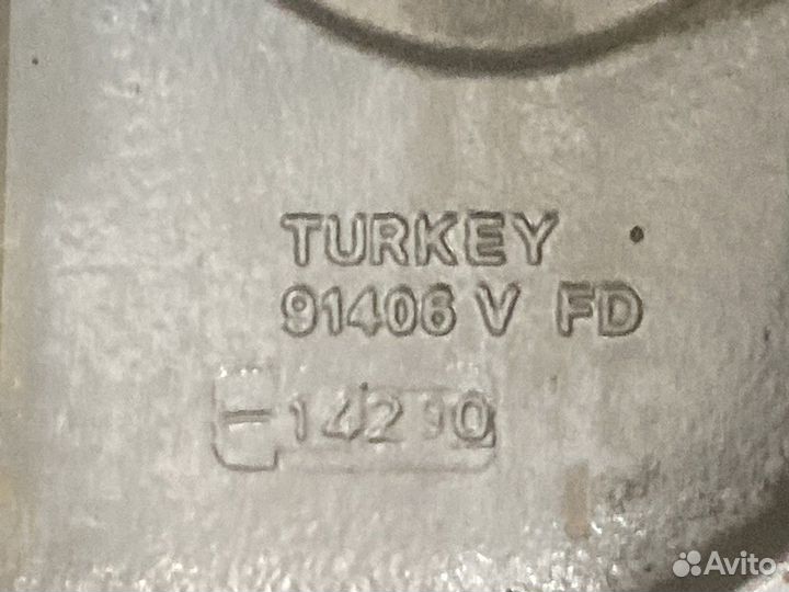 21272059 Кронштейн реактивной тяги правый Volvo FH