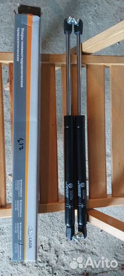 Новые амортизаторы для багажника Нива