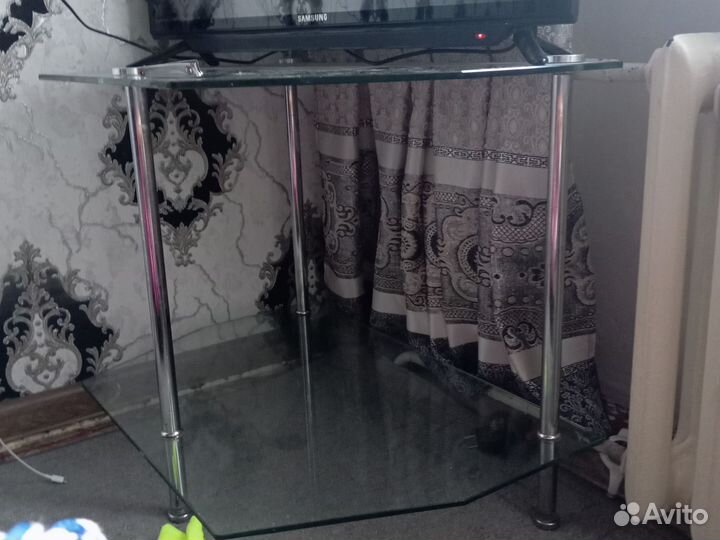 Подставка под телевизор стеклянная