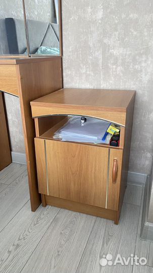 Угловой шкаф, туалетный столик и тумбы