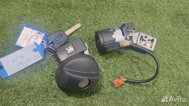 Замок зажигания Peugeot Expert 2010